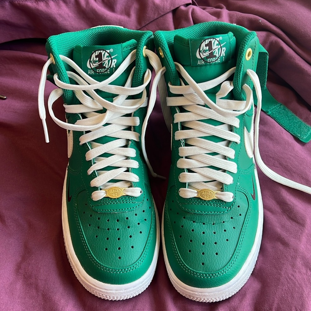 💚 Nike AIR FORCE ONES 💚 high top, women’s size 7